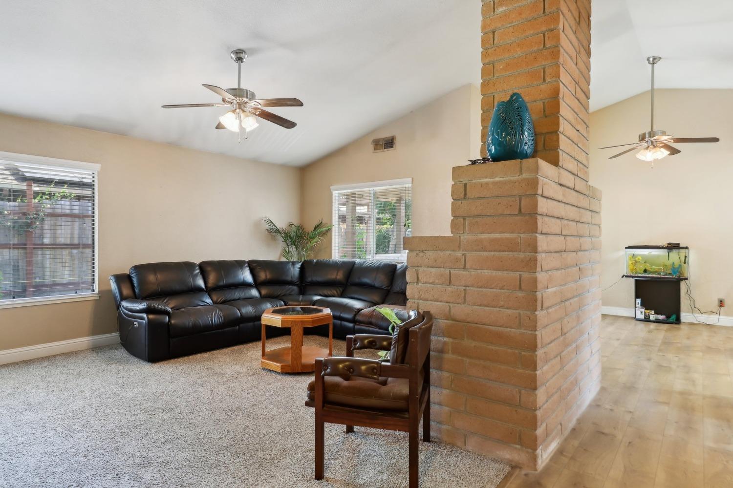 Detail Gallery Image 9 of 32 For 951 Shadow Creek Dr, Stockton,  CA 95209 - 4 Beds | 2 Baths