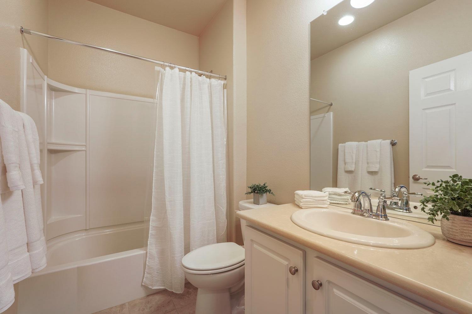 Detail Gallery Image 20 of 34 For 2438 Rockbrook Ln, Manteca,  CA 95336 - 2 Beds | 2 Baths