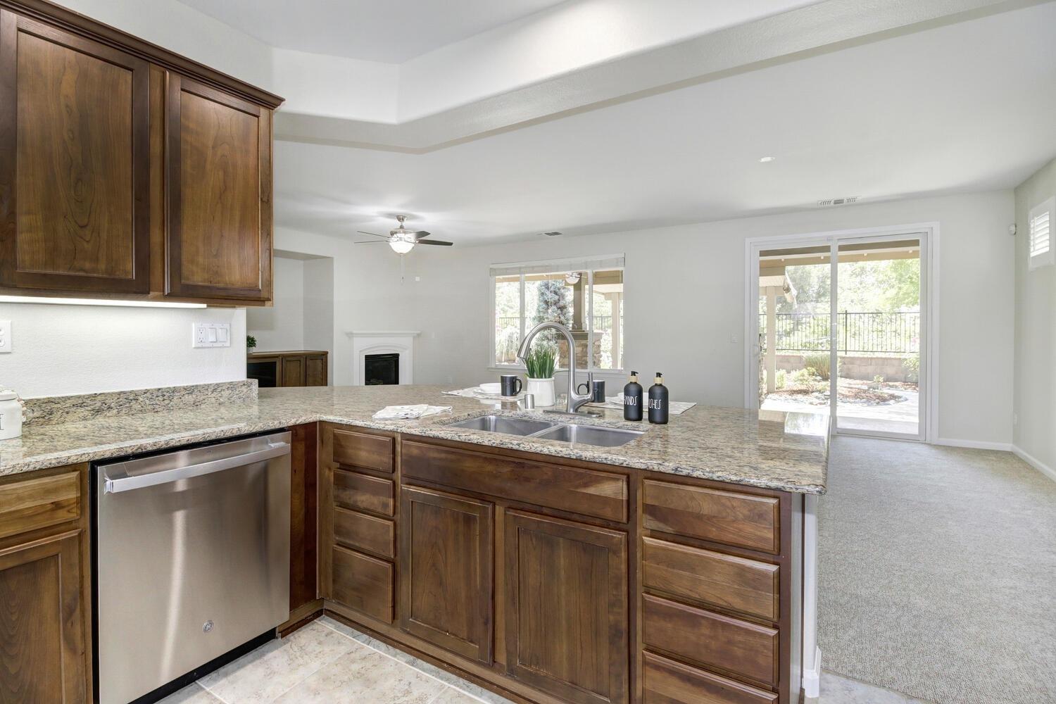 Detail Gallery Image 16 of 53 For 9617 Oakham Way, Elk Grove,  CA 95757 - 2 Beds | 2 Baths