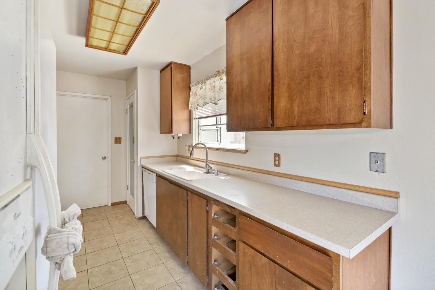 Detail Gallery Image 12 of 35 For 6111 Harlen Ct, Sacramento,  CA 95842 - 4 Beds | 2 Baths