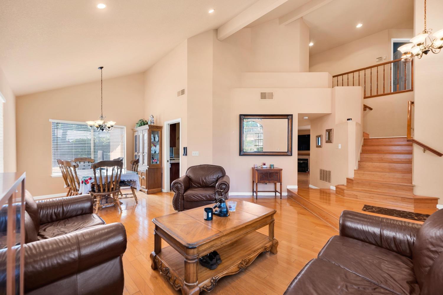 Detail Gallery Image 9 of 50 For 9458 Bowmont Way, Elk Grove,  CA 95758 - 4 Beds | 2/1 Baths