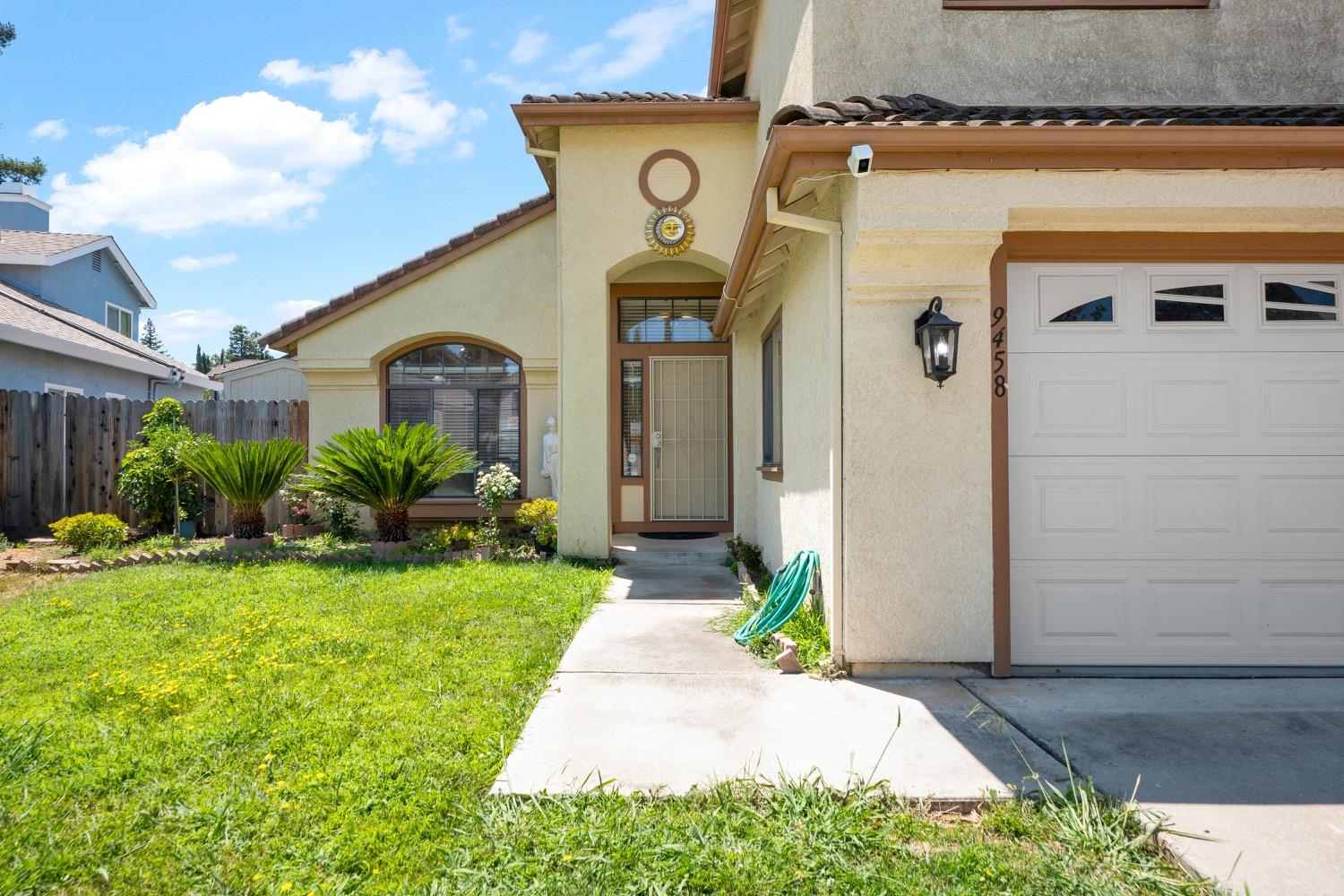 Detail Gallery Image 4 of 50 For 9458 Bowmont Way, Elk Grove,  CA 95758 - 4 Beds | 2/1 Baths