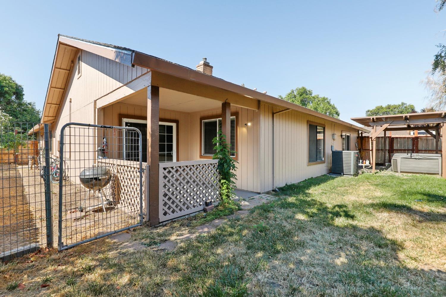 Detail Gallery Image 29 of 32 For 951 Shadow Creek Dr, Stockton,  CA 95209 - 4 Beds | 2 Baths