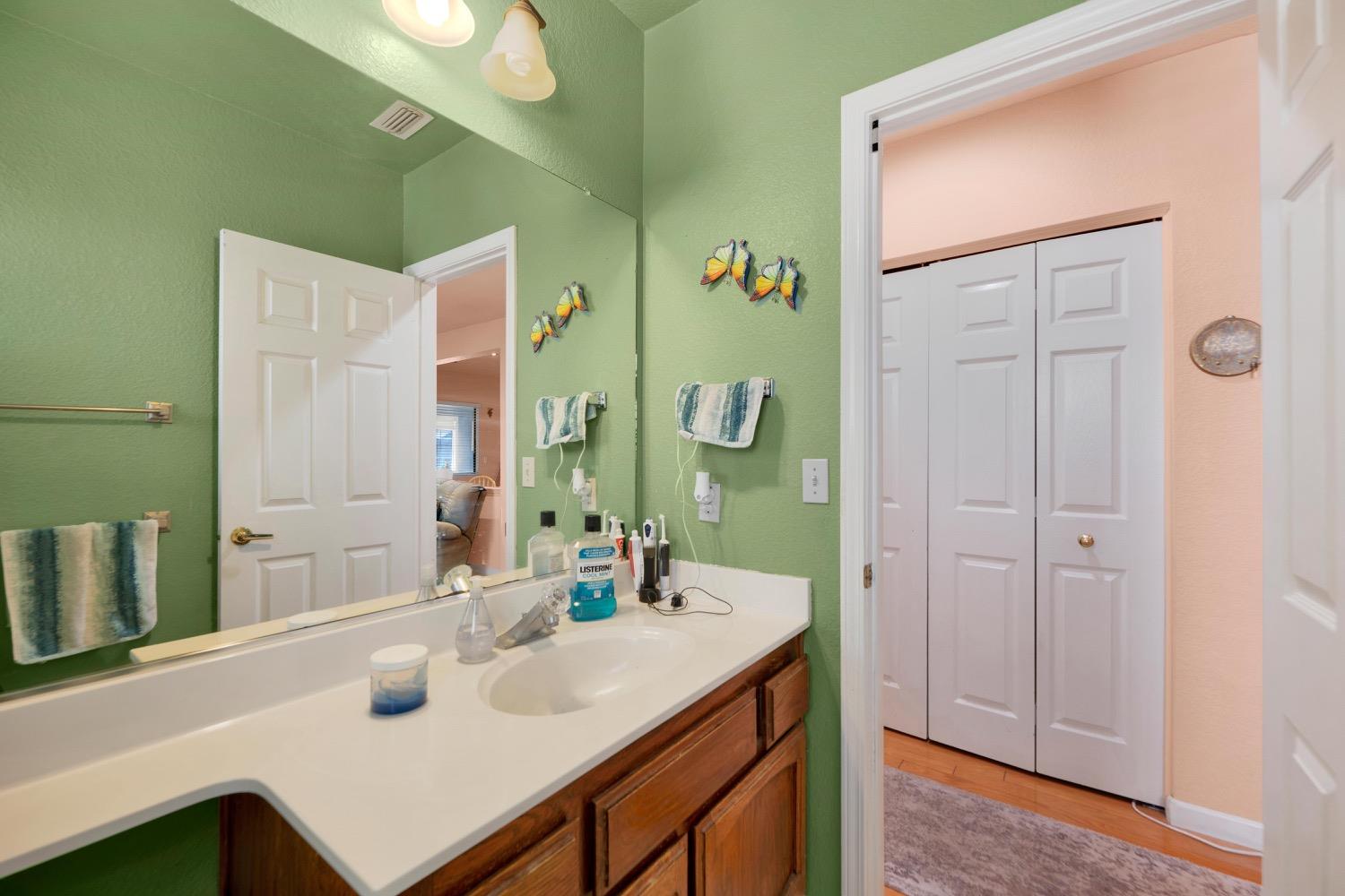 Detail Gallery Image 16 of 50 For 9458 Bowmont Way, Elk Grove,  CA 95758 - 4 Beds | 2/1 Baths