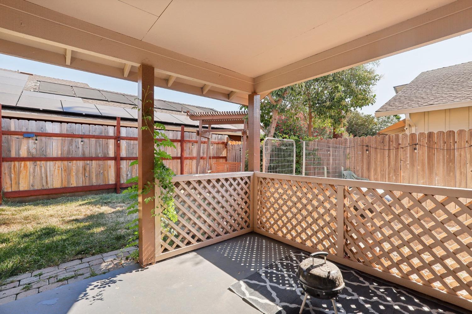 Detail Gallery Image 27 of 32 For 951 Shadow Creek Dr, Stockton,  CA 95209 - 4 Beds | 2 Baths