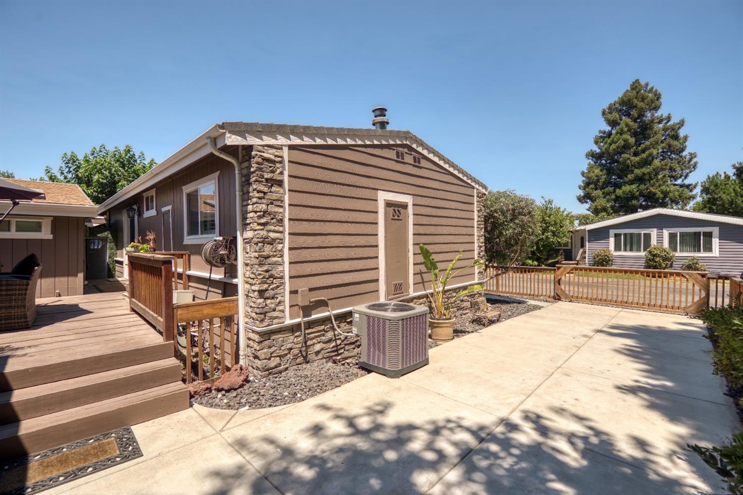 Detail Gallery Image 4 of 86 For 2 Red Fox Ct, Lodi,  CA 95242 - 2 Beds | 2 Baths