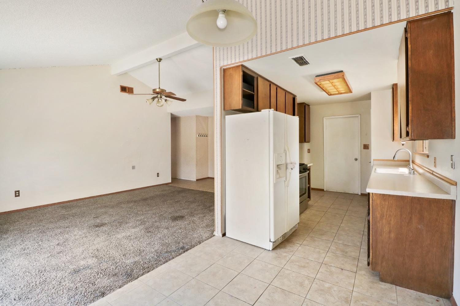 Detail Gallery Image 10 of 35 For 6111 Harlen Ct, Sacramento,  CA 95842 - 4 Beds | 2 Baths