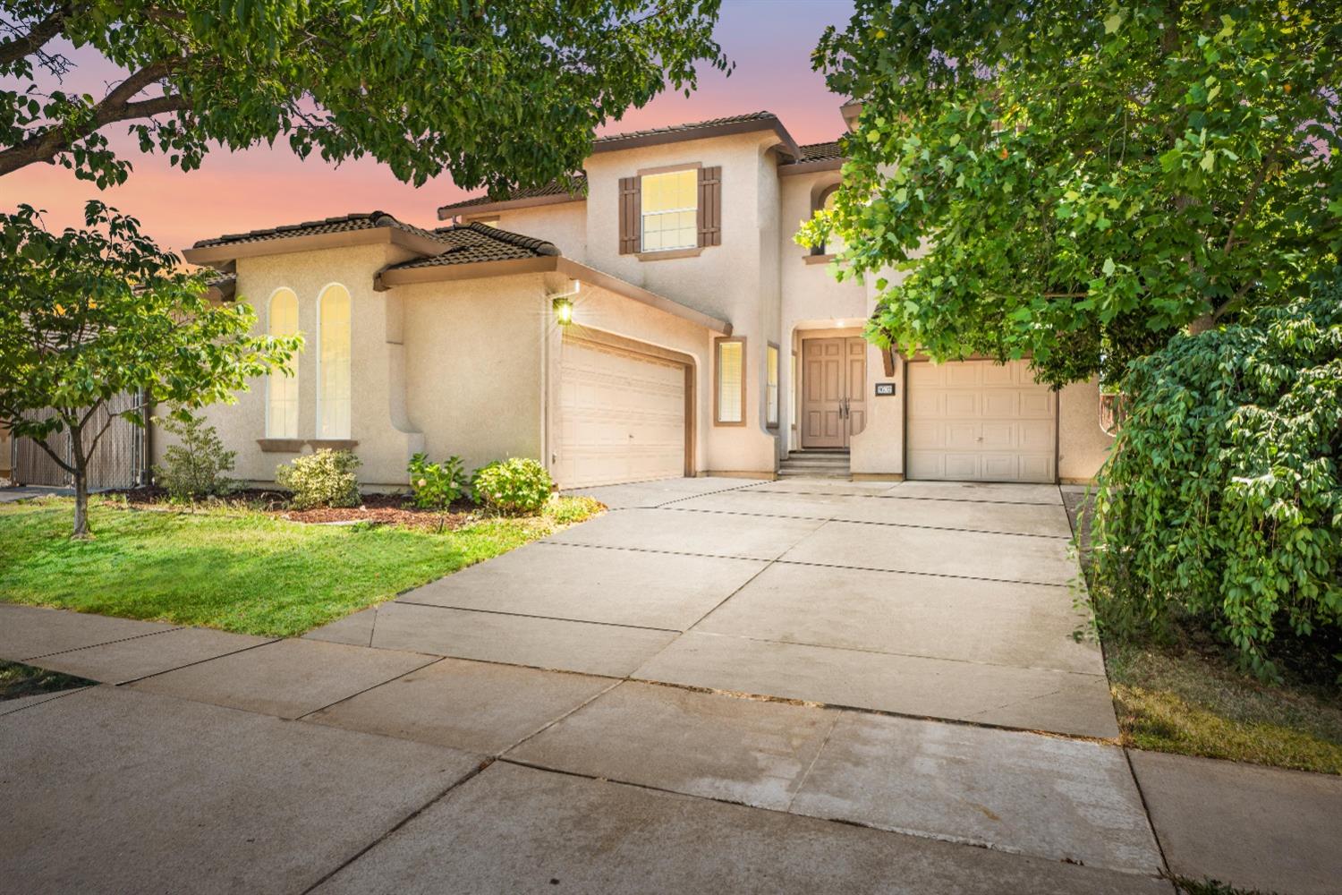 Detail Gallery Image 1 of 1 For 9502 Mainline Dr, Elk Grove,  CA 95624 - 5 Beds | 3/1 Baths