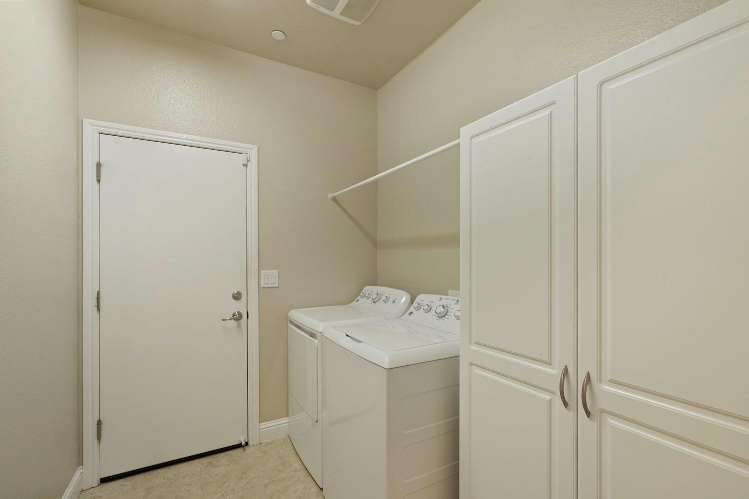 Detail Gallery Image 17 of 34 For 2438 Rockbrook Ln, Manteca,  CA 95336 - 2 Beds | 2 Baths