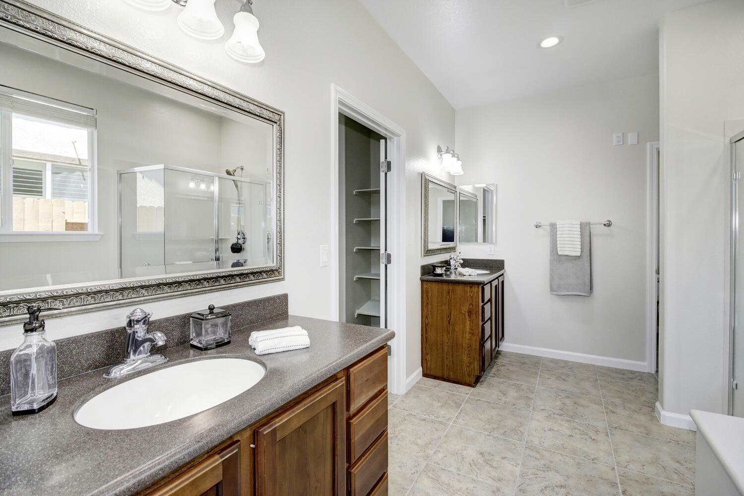 Detail Gallery Image 34 of 53 For 9617 Oakham Way, Elk Grove,  CA 95757 - 2 Beds | 2 Baths