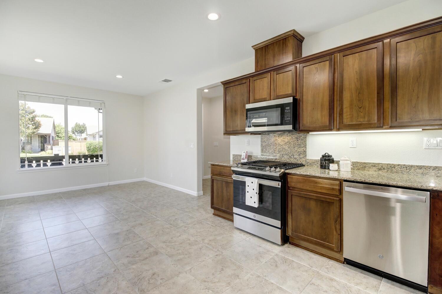 Detail Gallery Image 21 of 53 For 9617 Oakham Way, Elk Grove,  CA 95757 - 2 Beds | 2 Baths