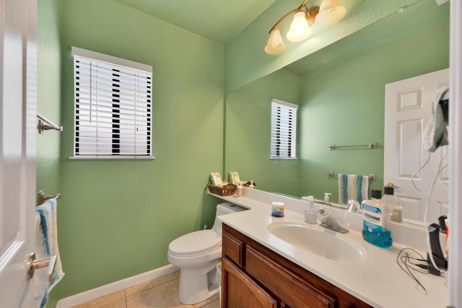 Detail Gallery Image 15 of 50 For 9458 Bowmont Way, Elk Grove,  CA 95758 - 4 Beds | 2/1 Baths