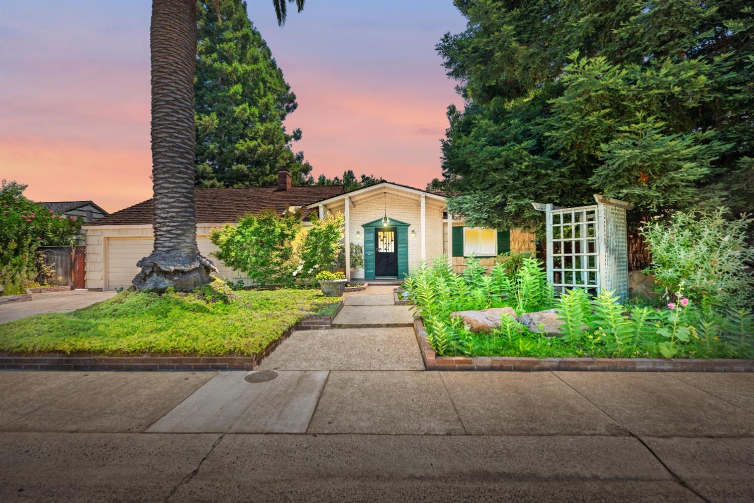 Detail Gallery Image 1 of 1 For 6332 Woodcreek Dr, Citrus Heights,  CA 95621 - 3 Beds | 2 Baths