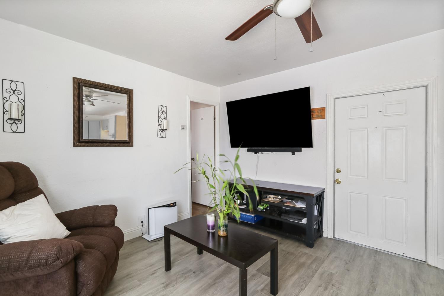 Detail Gallery Image 6 of 31 For 6435 Orange Ave 13c, Sacramento,  CA 95823 - 3 Beds | 1/1 Baths