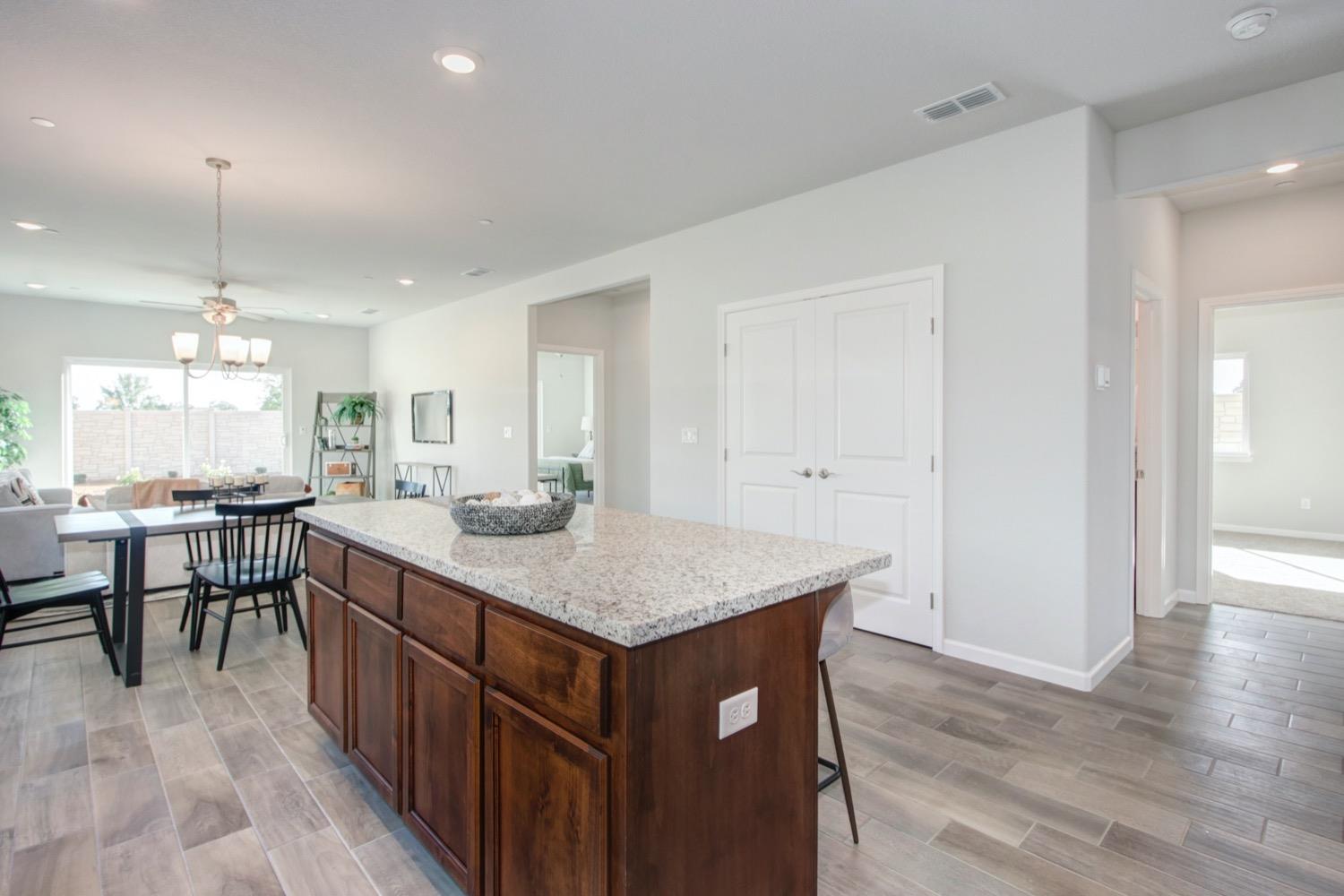 Detail Gallery Image 4 of 12 For 1362 River Run Cir, Ione,  CA 95640 - 3 Beds | 2 Baths