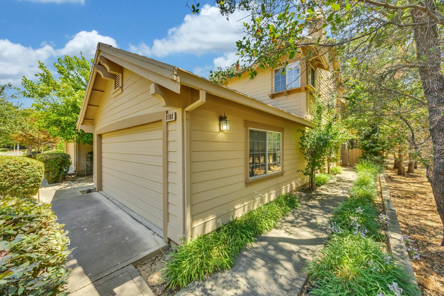 Detail Gallery Image 1 of 43 For 8108 Heritage Meadow Ln, Citrus Heights,  CA 95610 - 3 Beds | 2/1 Baths