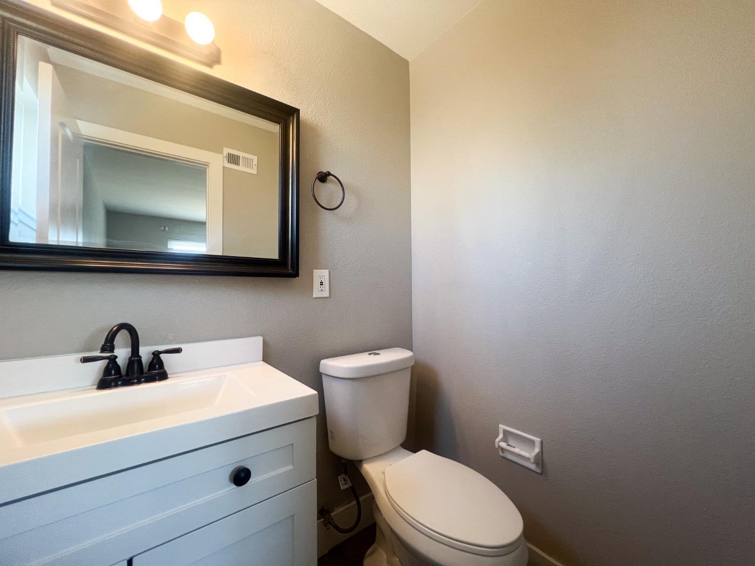 Detail Gallery Image 19 of 24 For 441 Sharon Ct, Manteca,  CA 95336 - 3 Beds | 1/1 Baths