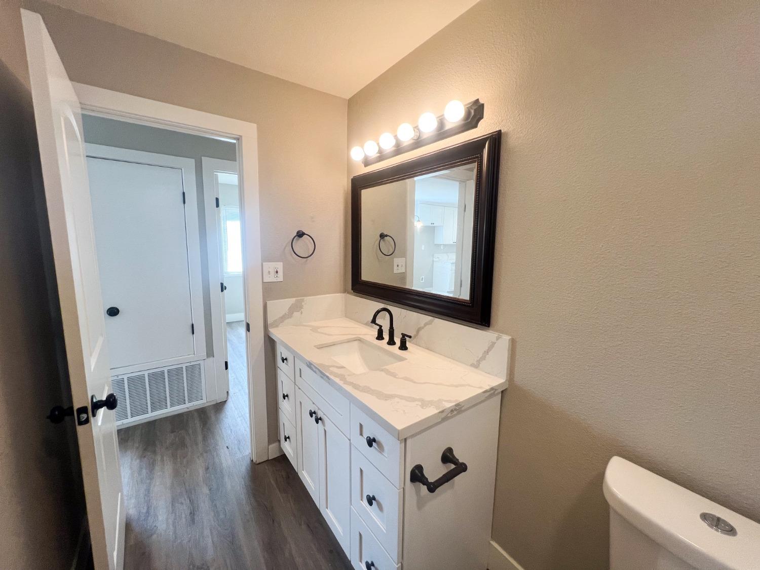 Detail Gallery Image 10 of 24 For 441 Sharon Ct, Manteca,  CA 95336 - 3 Beds | 1/1 Baths