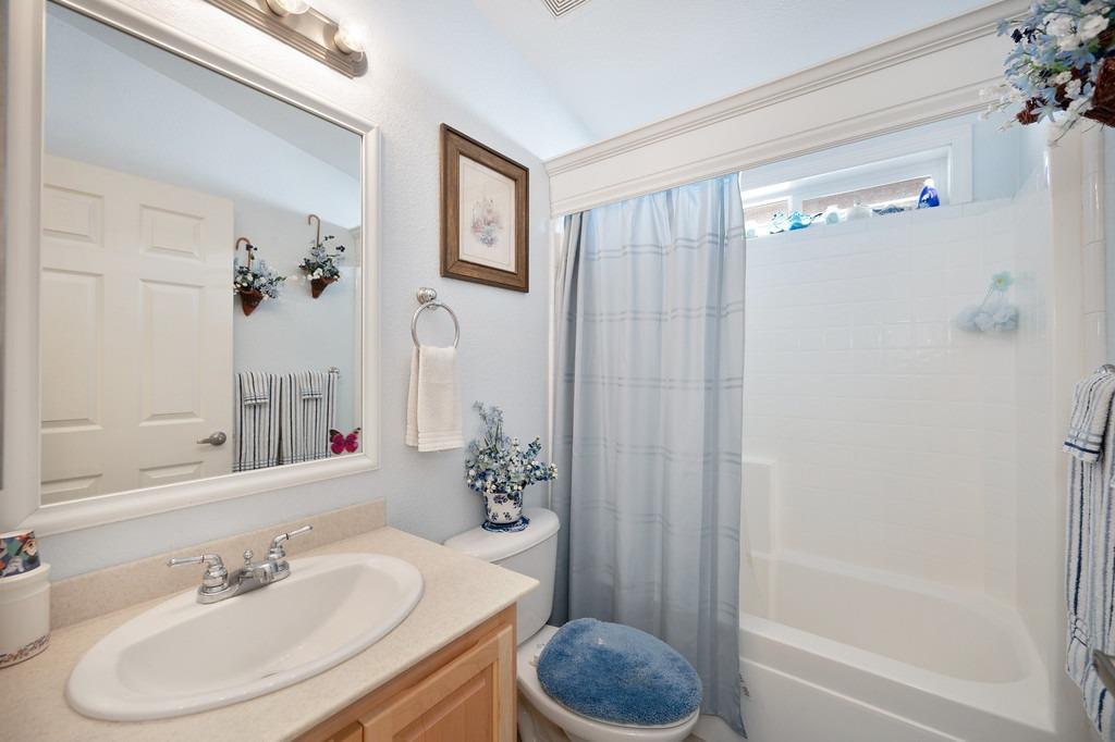 Detail Gallery Image 26 of 37 For 5421 Meadow Croft Ln, Pilot Hill,  CA 95664 - 3 Beds | 2/1 Baths