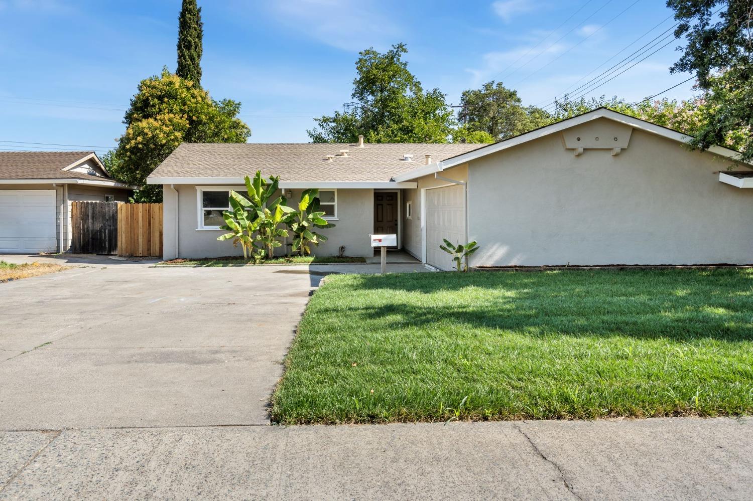 Detail Gallery Image 1 of 1 For 6741 Outlook, Citrus Heights,  CA 95621 - 3 Beds | 2 Baths