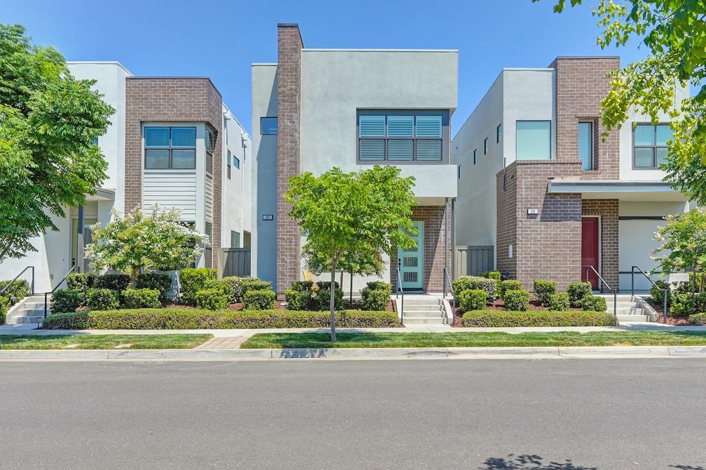 Detail Gallery Image 1 of 1 For 33 Fischbacher St, Sacramento,  CA 95816 - 3 Beds | 2/1 Baths