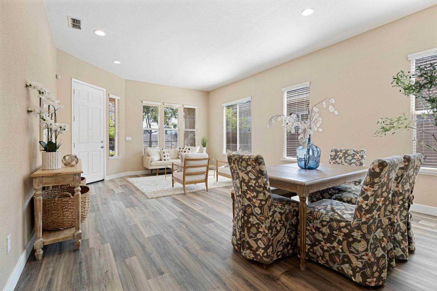 Detail Gallery Image 7 of 41 For 6096 Riverbank Cir, Stockton,  CA 95219 - 4 Beds | 2/1 Baths