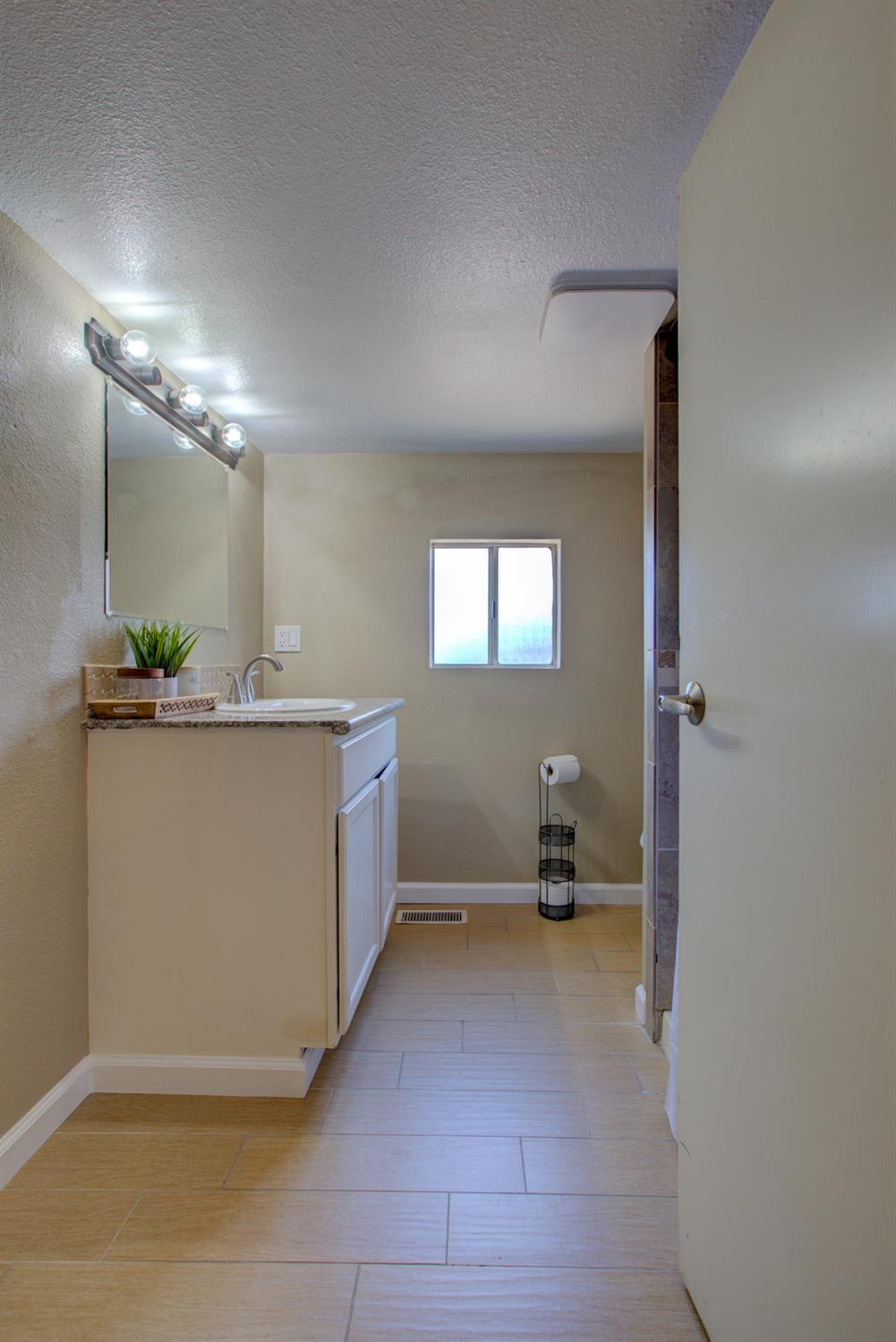 Detail Gallery Image 18 of 40 For 431 S Laurel St, Turlock,  CA 95380 - 3 Beds | 2 Baths