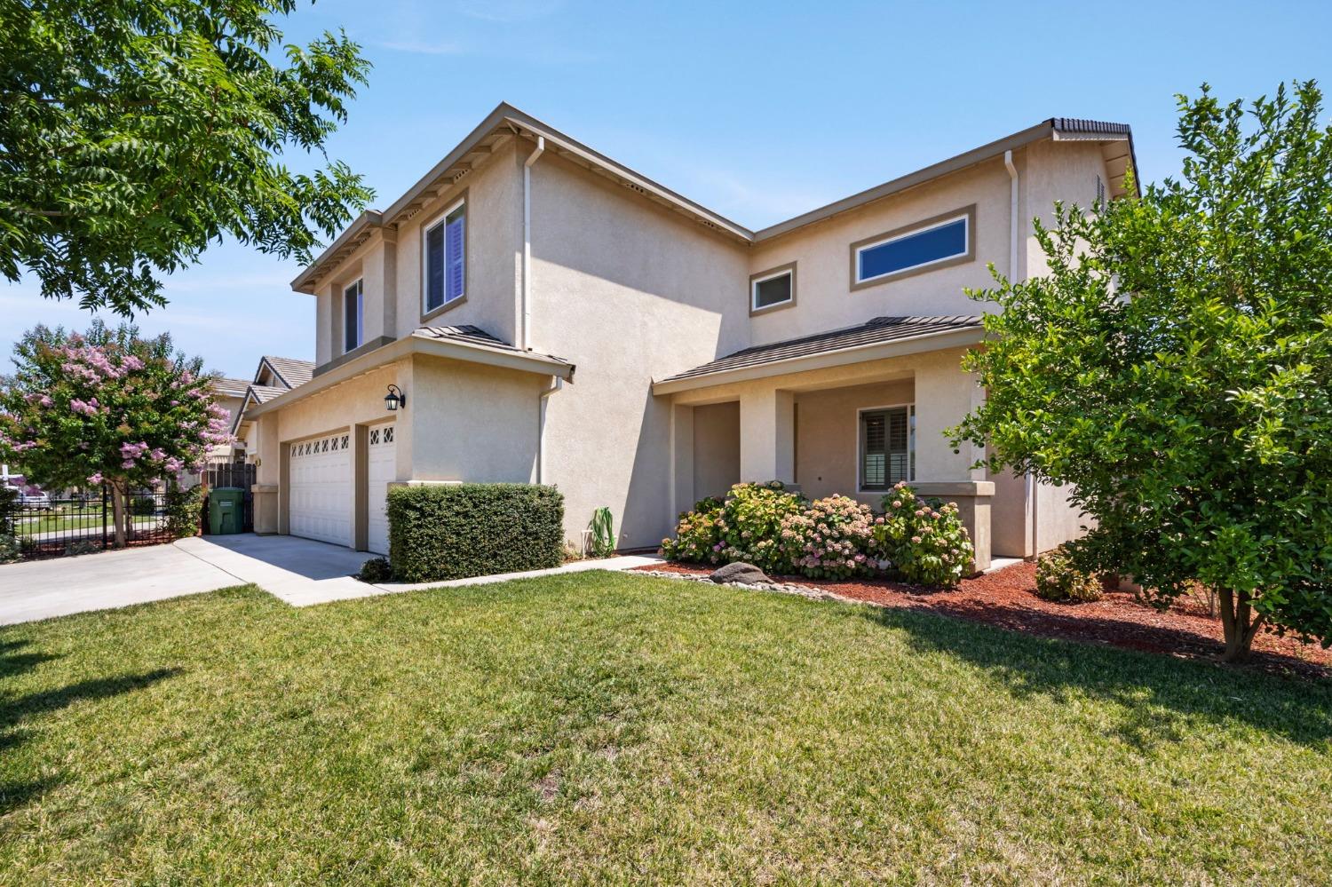 Detail Gallery Image 4 of 54 For 926 Fermoy Way, Galt,  CA 95632 - 5 Beds | 3/1 Baths