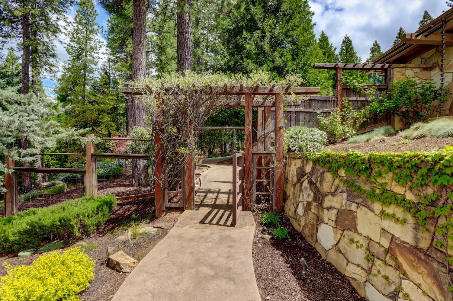 Detail Gallery Image 38 of 75 For 10990 Northcote Pl, Nevada City,  CA 95959 - 5 Beds | 5 Baths