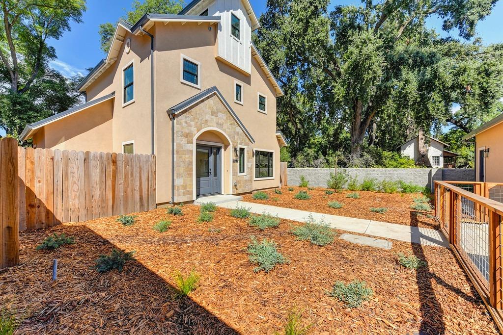 Detail Gallery Image 5 of 49 For 2705 Swanston Oak Ln, Sacramento,  CA 95818 - 2 Beds | 2/1 Baths