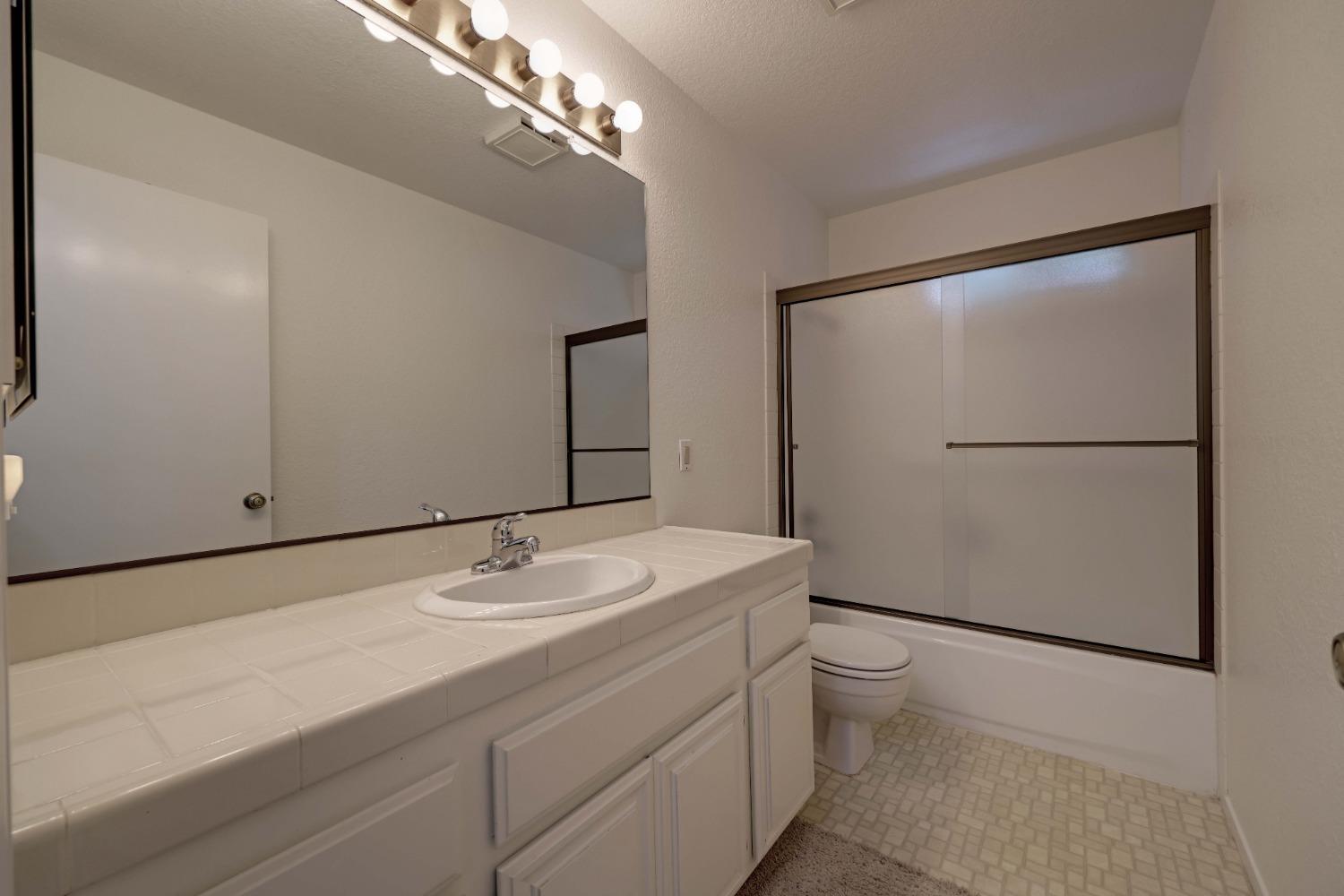 Detail Gallery Image 12 of 20 For 3963 Stonegate Ct, Loomis,  CA 95650 - 2 Beds | 2 Baths