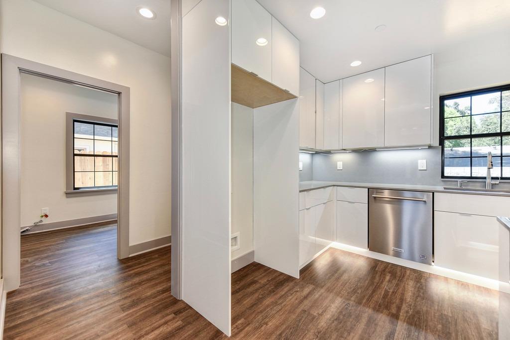 Detail Gallery Image 32 of 49 For 2705 Swanston Oak Ln, Sacramento,  CA 95818 - 2 Beds | 2/1 Baths