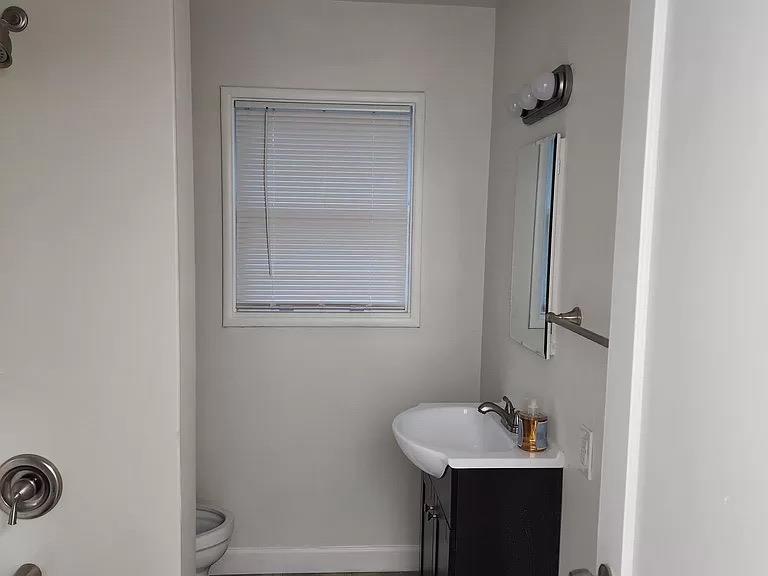 Detail Gallery Image 8 of 13 For 2779 Muir Way, Sacramento,  CA 95818 - – Beds | – Baths