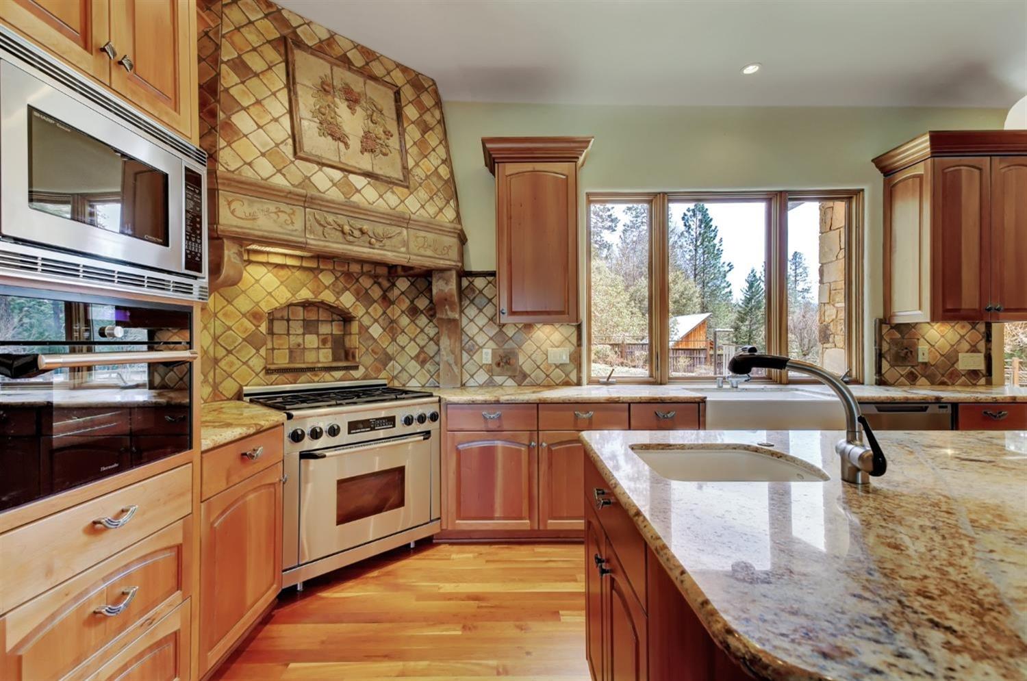 Detail Gallery Image 6 of 75 For 10990 Northcote Pl, Nevada City,  CA 95959 - 5 Beds | 5 Baths