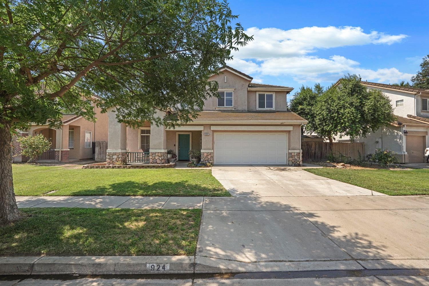 Detail Gallery Image 2 of 42 For 924 Dancer Way, Turlock,  CA 95382 - 4 Beds | 2/1 Baths