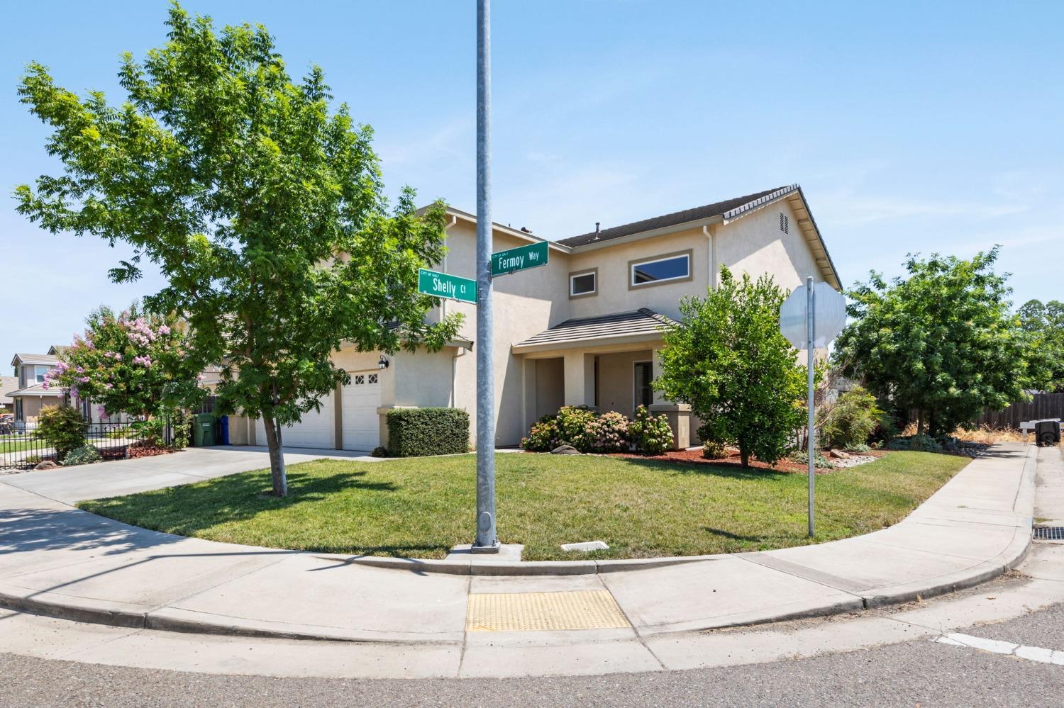 Detail Gallery Image 2 of 54 For 926 Fermoy Way, Galt,  CA 95632 - 5 Beds | 3/1 Baths