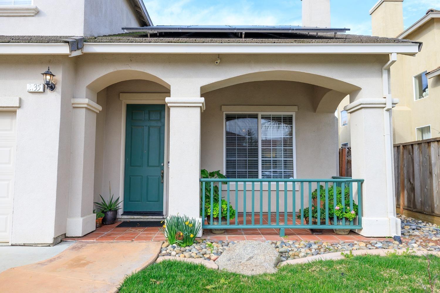 Detail Gallery Image 2 of 24 For 2135 Canyon Creek Ct, Newman,  CA 95360 - 3 Beds | 3 Baths