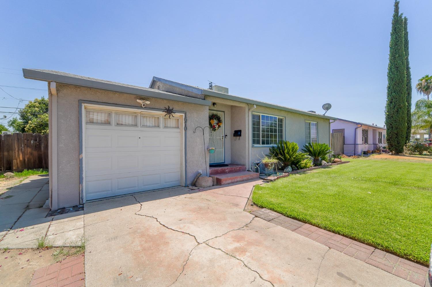 Detail Gallery Image 3 of 32 For 1670 Almond Ave, Merced,  CA 95341 - 3 Beds | 2 Baths