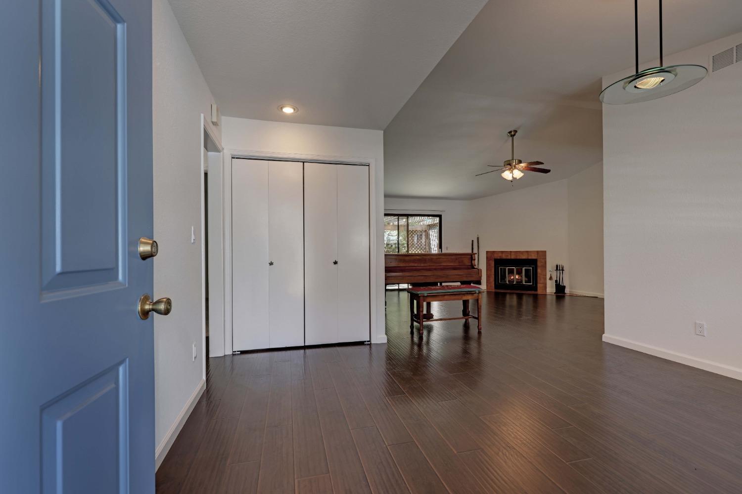 Detail Gallery Image 4 of 20 For 3963 Stonegate Ct, Loomis,  CA 95650 - 2 Beds | 2 Baths