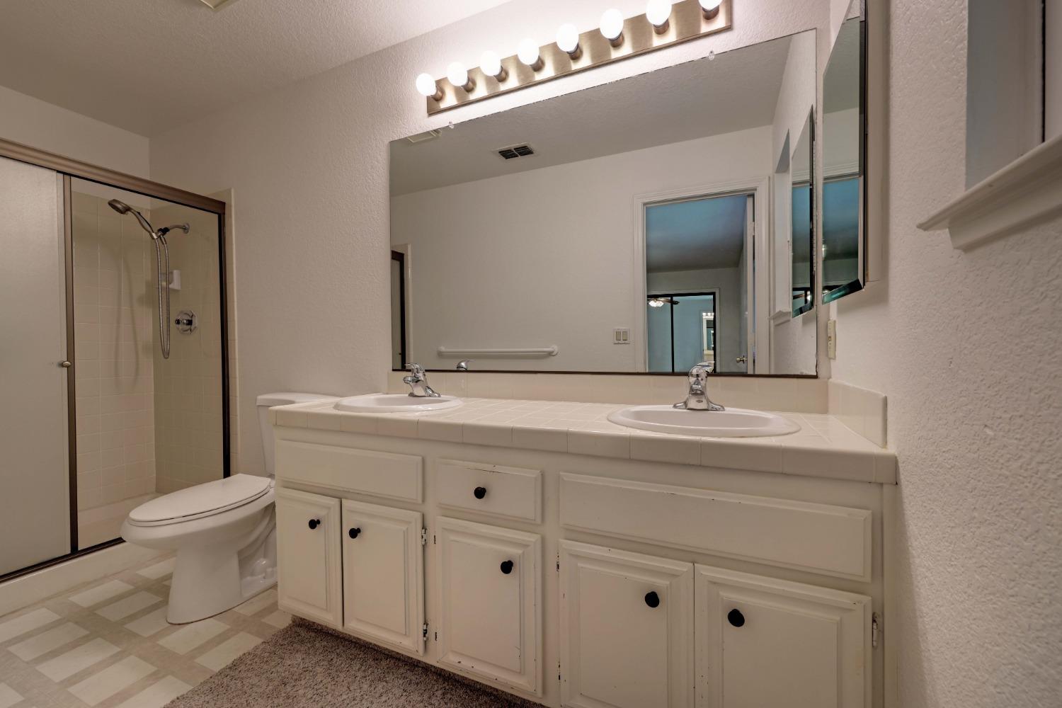 Detail Gallery Image 10 of 20 For 3963 Stonegate Ct, Loomis,  CA 95650 - 2 Beds | 2 Baths