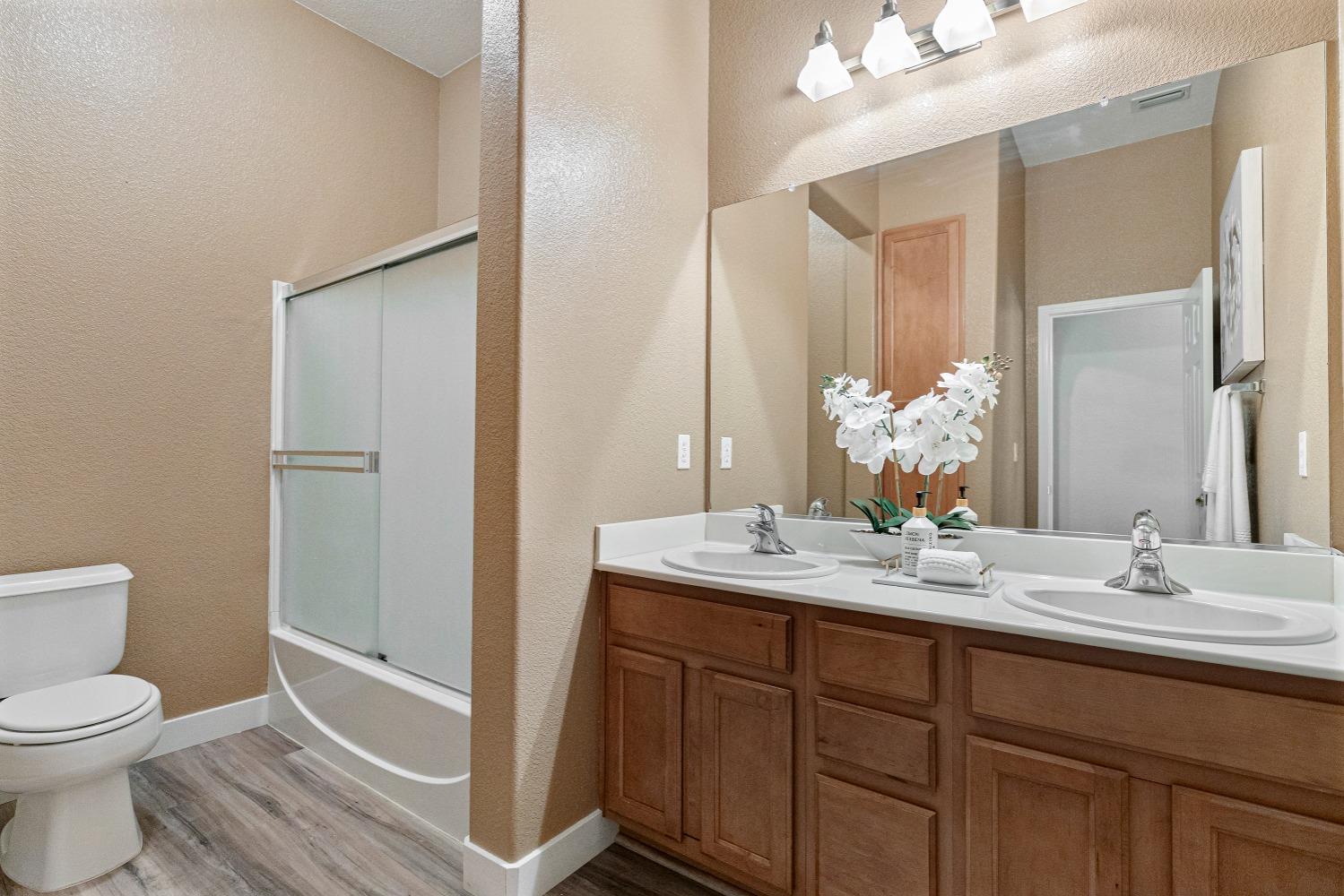 Detail Gallery Image 33 of 41 For 6096 Riverbank Cir, Stockton,  CA 95219 - 4 Beds | 2/1 Baths