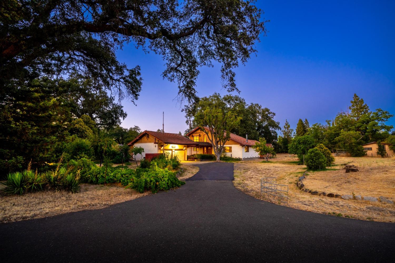 Detail Gallery Image 1 of 1 For 8248 Catalpa Dr, Citrus Heights,  CA 95610 - 4 Beds | 3 Baths