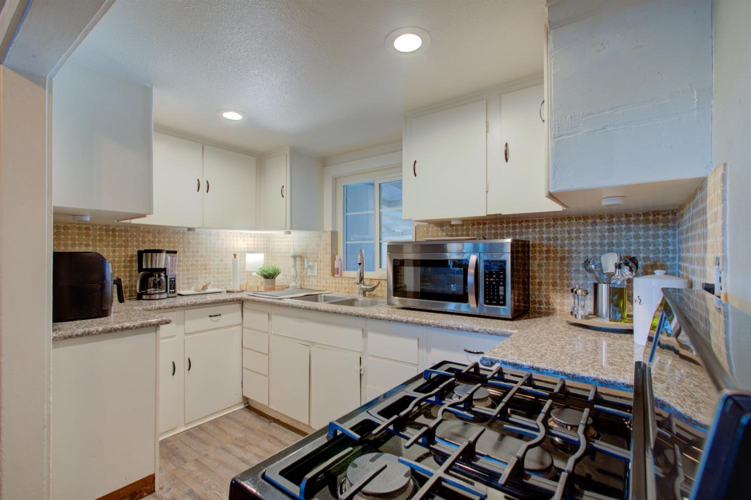 Detail Gallery Image 11 of 40 For 431 S Laurel St, Turlock,  CA 95380 - 3 Beds | 2 Baths