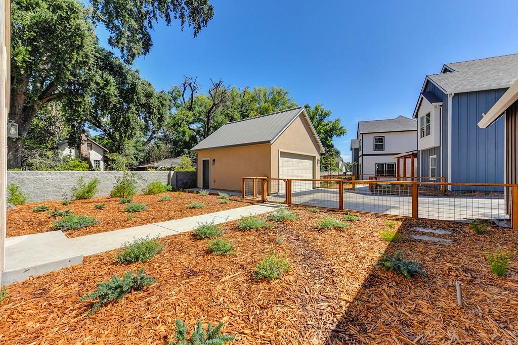 Detail Gallery Image 7 of 49 For 2705 Swanston Oak Ln, Sacramento,  CA 95818 - 2 Beds | 2/1 Baths