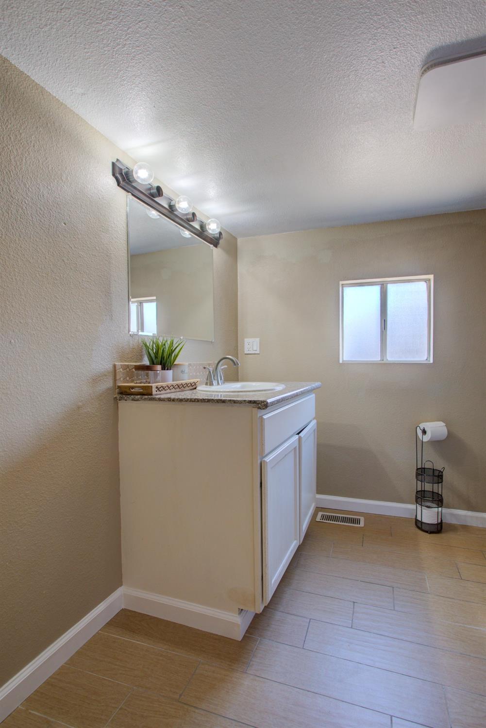 Detail Gallery Image 29 of 40 For 431 S Laurel St, Turlock,  CA 95380 - 3 Beds | 2 Baths