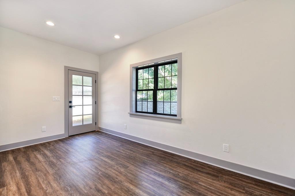 Detail Gallery Image 28 of 49 For 2705 Swanston Oak Ln, Sacramento,  CA 95818 - 2 Beds | 2/1 Baths