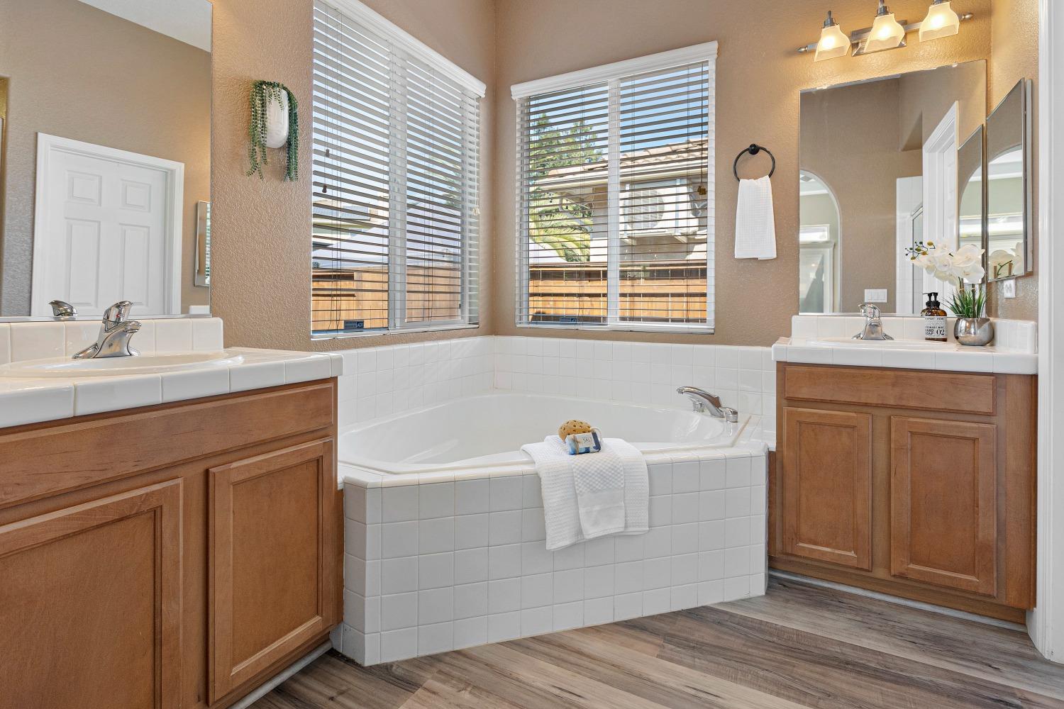 Detail Gallery Image 23 of 41 For 6096 Riverbank Cir, Stockton,  CA 95219 - 4 Beds | 2/1 Baths