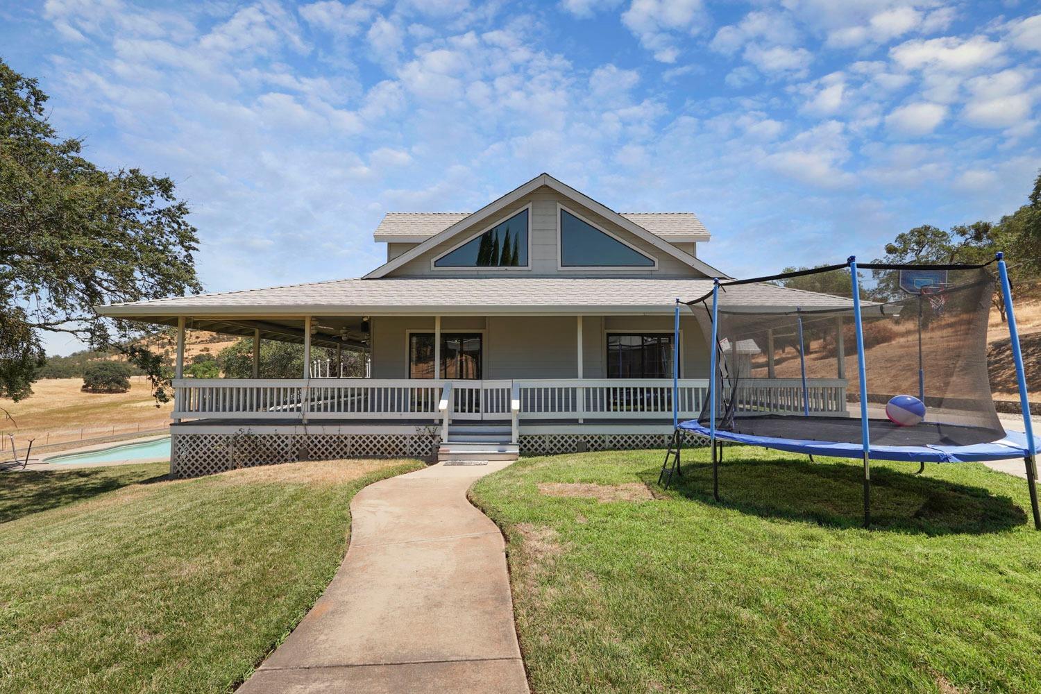 Detail Gallery Image 11 of 65 For 100 Wild Wolf Ct, Valley Springs,  CA 95252 - 3 Beds | 3/2 Baths