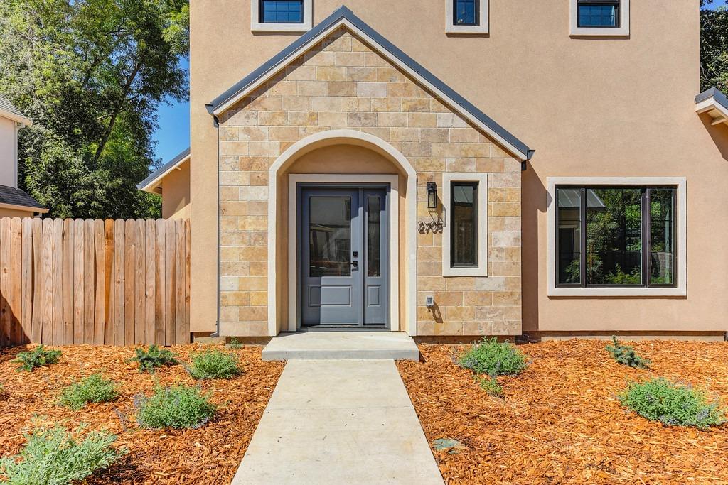 Detail Gallery Image 8 of 49 For 2705 Swanston Oak Ln, Sacramento,  CA 95818 - 2 Beds | 2/1 Baths