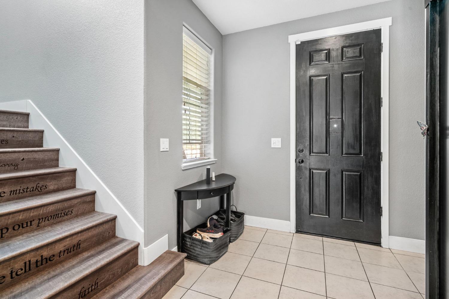 Detail Gallery Image 6 of 43 For 1164 Academy Dr, Lathrop,  CA 95330 - 3 Beds | 2/1 Baths